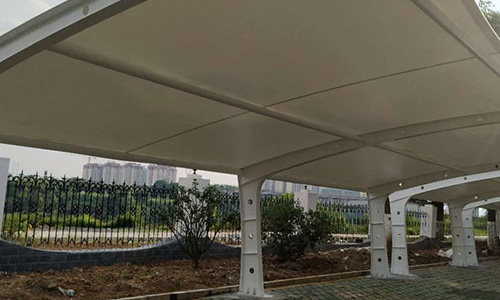 呼和浩特膜結(jié)構(gòu)車棚的安裝方法 呼和浩特膜結(jié)構(gòu)車棚的安裝方法